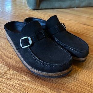 BIRKENSTOCKCK \\ Buckley Suede Clogs